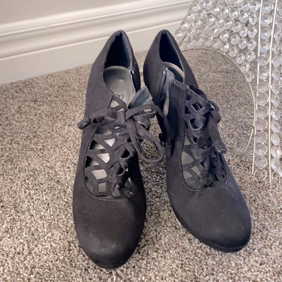 Black Heals - Picture 1 of 2